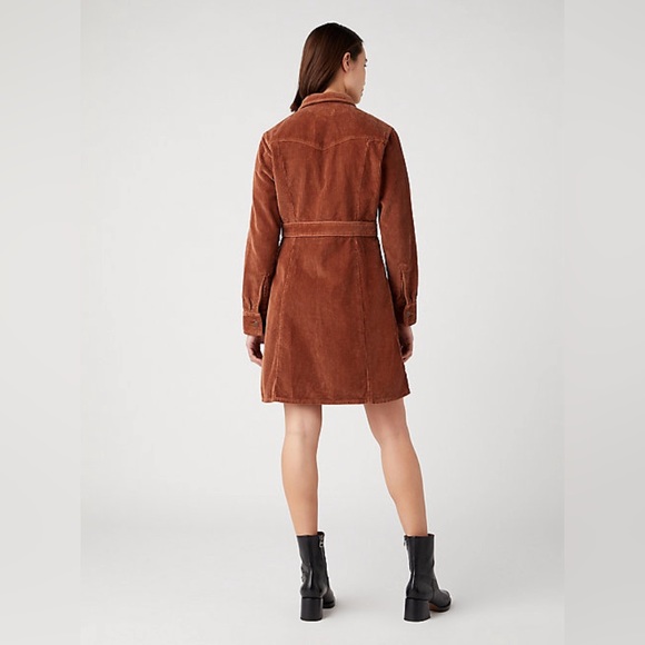 NWT Wrangler Slim-Fit Western Corduroy Dress in Pony Brown Size S - Picture 3 of 14